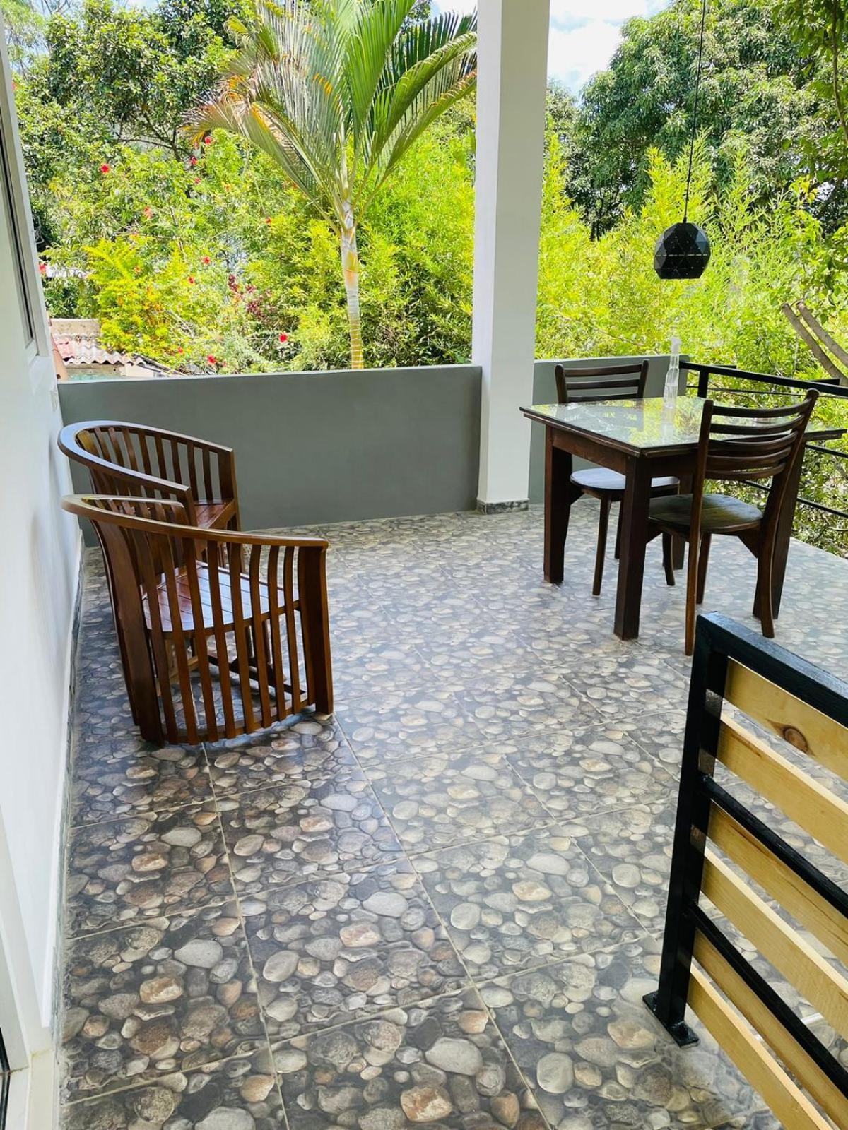Dhanudi Homestay エッラ エクステリア 写真