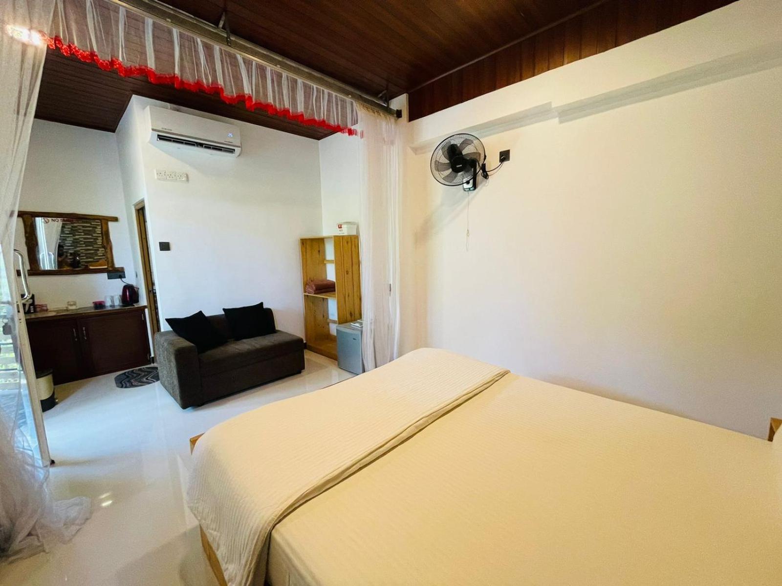 Dhanudi Homestay エッラ エクステリア 写真
