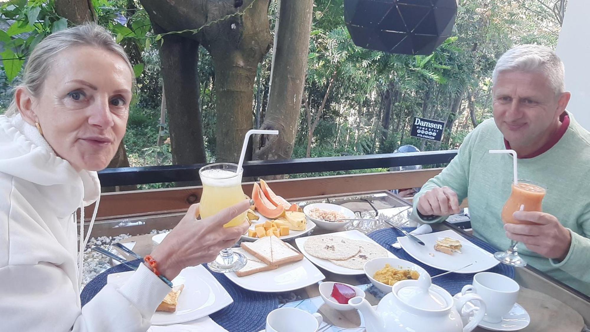 Dhanudi Homestay エッラ エクステリア 写真