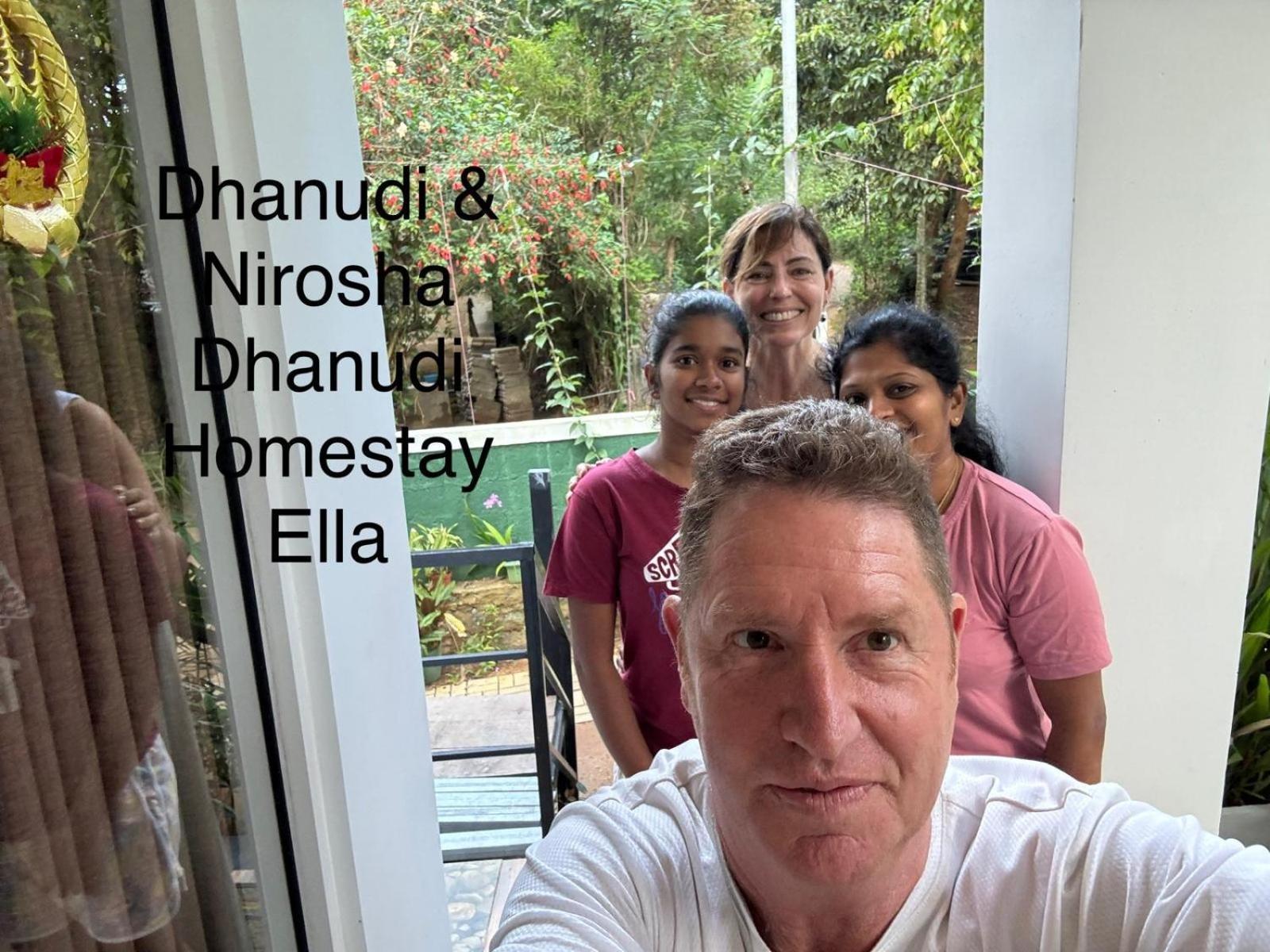 Dhanudi Homestay エッラ エクステリア 写真